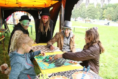 Im "Grusel-Gewusel" können Spiele gespielt und ein Gruselkabinett erkundet werden.