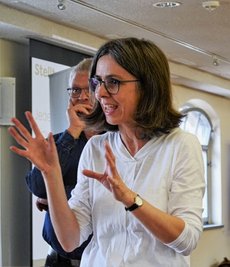 Dr. Barbara Wiegand-Stempel, Leiterin des Limbacher Esche-Museums, spricht für Verbindung der Digitalisierung und traditionellen Ausstellungen 