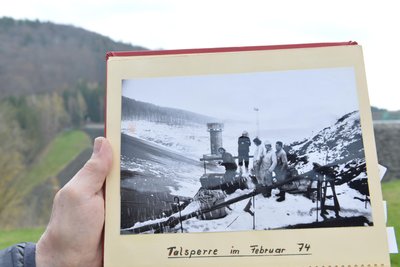 Aufnahme vom Bau der Talsperre Lichtenberg im Erzgebirge im Februar 1974: Auch Reiner Emmrich und Jürgen Gierlings arbeiteten damals auf der Baustelle.