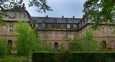 Die Rokoko-Anlage im Mittweidaer Ortsteil Zschöppichen soll am 1. Juli zwangsversteigert werden. Laut Oberbürgermeister Ralf Schreiber haben sich bereits mehrere Interessenten bei der Stadt gemeldet. 