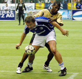 Spannende Zweikämpfe konnten sie Zuschauer am Samstag beim 16. Internationale Oldie-Hallenfußballturnier in Chemnitz sehen.