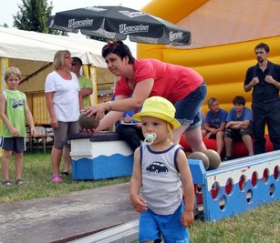 Trotz Hitze wurde auch die Freiluftkegelbahn von den Besuchern gut angenommen.