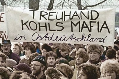 Der Vortrag thematisiert die Auswirkungen der Treuhand.
