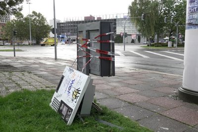 In Chemnitz wurden in den letzten Wochen mehrfach Automaten aufgebrochen. Dieser Zigarettenautomat an der Brückenstraße wurde am 30. September gesprengt.
