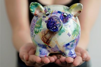 Die Kreisfinanzen bereiten dem neuen Landrat Bauchschmerzen - "dort klafft ein enorm großes Loch", so Hennig. 