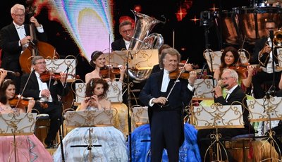 André Rieu mit dem Johann-Strauß-Orchester am Freitagabend in der Messe Chemnitz.