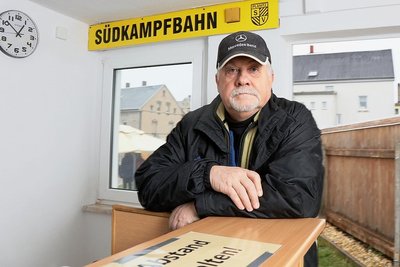 Der Vereinsvorsitzende Lutz Brunner kämpft seit Langem um die Sanierung des Sozialgebäudes und dessen Erweiterung. Jetzt muss er wieder warten. 