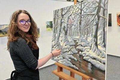 Alba Morado zeigt noch bis Ostern in einem leerstehenden Geschäft der Zwönitzer Innenstadt eine Auswahl ihrer Werke. 