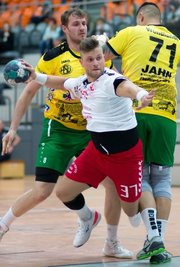 David Zbiral ist über die Zeit eine wichtige Stütze im Oberligateam des HC Einheit Plauen geworden. Um zwei Jahre, bis 2024, hat der Mittelmann nun seinen Vertrag verlängert. Der Leistungsträger ist mittlerweile in der sechsten Saison für den Oberligisten aktiv. 