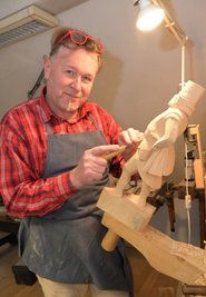 Holzbildhauermeister und Restaurator Frank Salzer.