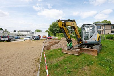 Hinter dem Neubau wird noch ein Lagerplatz für Utensilien des Feuerwehrvereins gebaut.