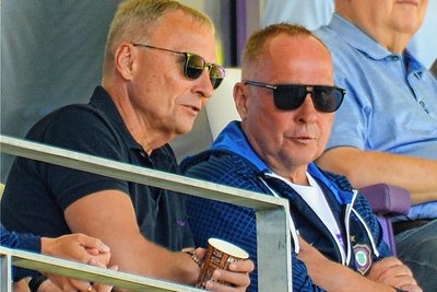 Uwe (li.) und Helge Leonhardt auf der Haupttribüne.