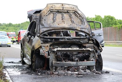 Auto brennt am 31. Mai 2026 auf A4 Richtung Dresden aus.