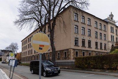 Die Stadt Geyer hatte schon ab November eine neue Verkehrsführung auf der Hieronymus-Lotter-Straße und der Lindenstraße geplant. Das musste wegen Bedenken im Hinblick auf Busse zurückgestellt werden. 