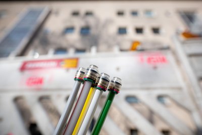 Für Datenautobahnen sind Glasfaserkabel zwingend. Doch wie der Ausbau erfolgt, sehen viele kritisch.