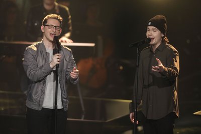 Samuel Rösch auf der Bühne mit Lucas Graham.