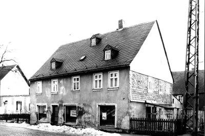 Die Hauptstraße 27 in Thalheim - hier aus DDR-Zeiten.