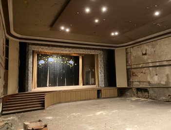 Der leer geräumte Kinosaal des ehemaligen Scala in Burkhardtsdorf. Bald kommen die Abrissbagger. Seit Mitte der 1990er-Jahre gibt es im alten Kino Scala schon keine Veranstaltungen mehr. 