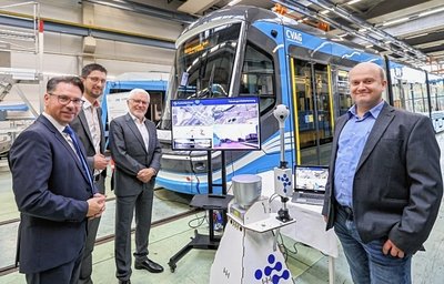 Erstes Fachsimpeln an Bahn und Sensortechnik: David Joram (CVAG), Dr. Andreas Mösenbacher (IABG), Volkmar Vogel (Hörmann Vehicle Engineering) und Axel Pätzold (Fusion Systems, von links). 