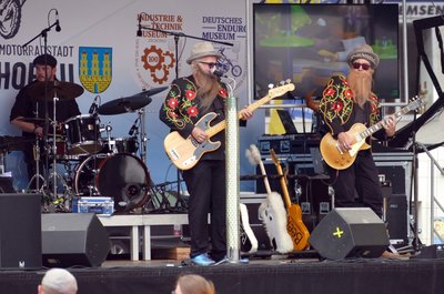 Kulturell umrahmt wurde die Verleihung von der ZZ-Top-Coverband Ombrezz