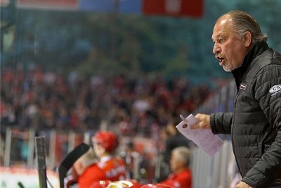 Eispiraten-Coach Kim Collins stand anderthalb Jahre im Sahnpark hinter der Bande: Als er am Vormittag des 29. Januar 2019 zum Training bittet, steht bereits fest, dass er seinen Posten räumen muss. 