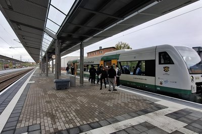 Einige Triebwagen der Vogtlandbahn fahren künftig am Bahnhof Werdau vorbei.