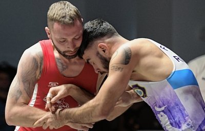 Karriereende: Frederik Esser (l.) bestritt gegen Amir Dastouri seinen letzten Kampf, den er nach Punkten gewann. 