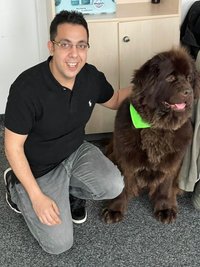 Christian Scaletta kam 2005 aus Italien nach Deutschland und ist seitdem in der Eisbranche tätig. Das Hunde-Eis hat er selbst entwickelt. 