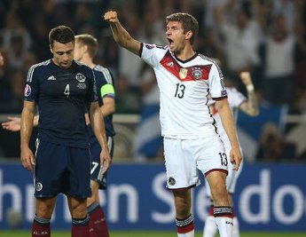 Müller erzielt beide Treffer beim Sieg gegen Schottland