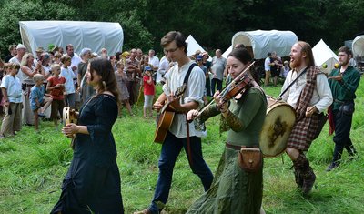 Die 27. Auflage des Historischen Besiedlungszuges in Mittelsachsen ist auf kommendes Jahr verschoben worden. Hier ein Bild vom Auftakt zum 26. Historischen Besiedlungszug. 