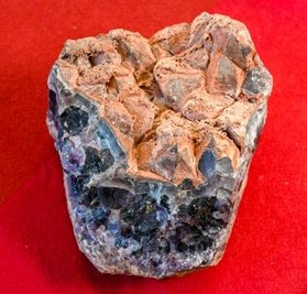 Dieser Rohstein stammt ebenfalls aus Pobershau. Auch von diesem Stück will sich der Sammler trennen.