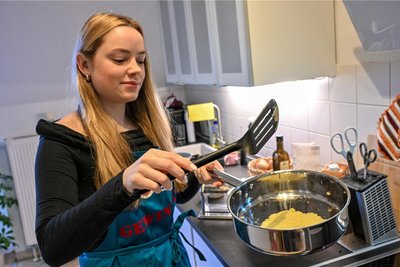 Das Thema Kochen begleitet Maren Janich von klein auf. Die 22-Jährige bekocht nicht nur gern Freunde oder Familienangehörige, sondern auch sich selbst.