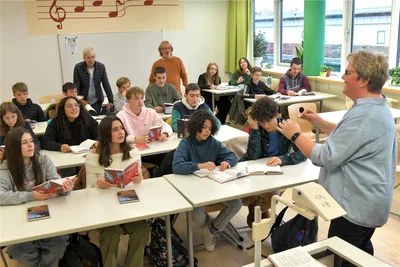 Musikunterricht am Gottagymnasium: deutsche und französische Schüler sowie die Lehrer sangen am Mittwoch gemeinsam.