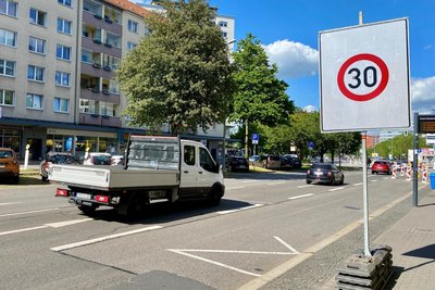 Während des Hutfestivals galt auf der Chemnitzer Theaterstraße Tempo 30.