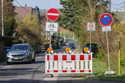 Mehrere Autofahrer nahmen das Sperrschild an der Gartenstraße nicht für voll – und wurden prompt von der Polizei erwischt. Hier ist die Einfahrt untersagt, obwohl sich dahinter keine Einbahnstraße befindet.