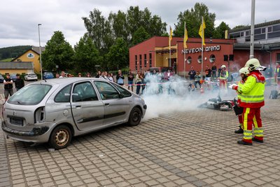 Direkt hinter einer Absperrung konnten die Schüler den Rettungseinsatz verfolgen.