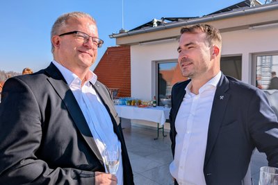 Arnd Heidemüller (l.) und Philipp Preißler sind zufrieden mit der Modernisierung der Häuser am Untermarkt.