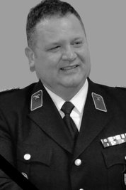 Jens Schlegel, der ehemalige langjährige Stadtwehrleiter der Stadtfeuerwehr Annaberg-Buchholz, ist plötzlich verstorben.