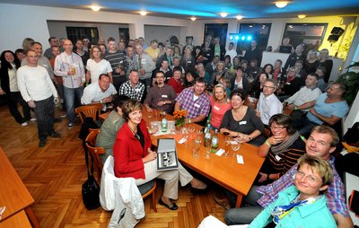 Am 5. Oktober 2013 trafen sich in dem Lokal ehemalige Schüler von vier Schulen nach 25 Jahren zum Klassentreffen.
