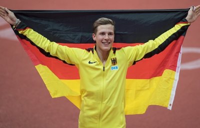 Dreispringer Max Heß vom LAC Chemnitz freut sich über Bronze. In der Qualifikation hatte einen deutschen Hallenrekord markiert.
