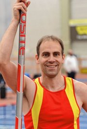 Matti Herrmann nimmt nicht nur den Stab in die Hand. Der Frankenberger hat noch für vier weitere Disziplinen gemeldet. 