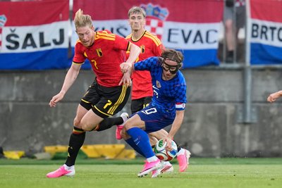 Kevin De Bruyne (l) ist immer noch Schlüsselspieler. (Archivbild)