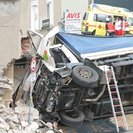 Gefahrgut-Transporter im Wohnhaus
