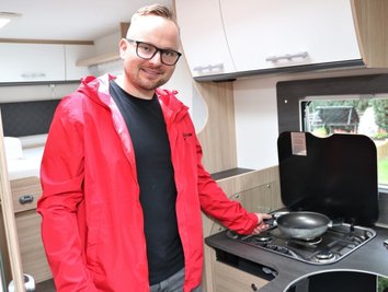 Der 31-Jährige Marcus Kunath aus dem Eppendorfer Ortsteil Großwaltersdorf betreibt seit November 2019 eine Wohnmobil/Caravan-Vermietung und verkauft auch solche Fahrzeuge. 