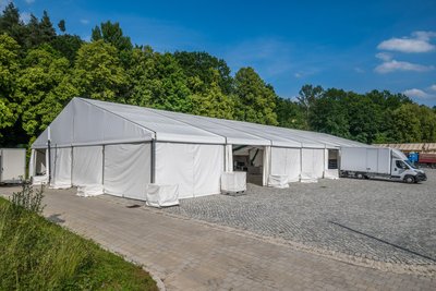 Das Festzelt: Hier soll bald der Bär steppen.