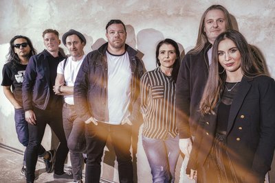 Die Partyband „Right Now“ tritt beim Stadtjubiläum in Thalheim auf.