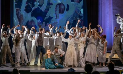 Das Musical "Jesus Christ Superstar" von Andrew Lloyd Webber zieht seinen Reiz aus zahlreichen Ensembleszenen.