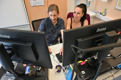 Heleane Bubel und Daniel Schönfeld helfen beim Einstieg in den Arbeitsmarkt.