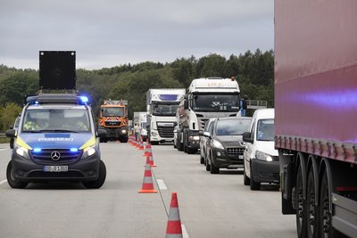 Es gab einen kilometerlangen Stau. 