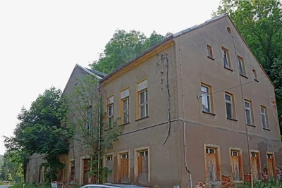 Das ehemalige Ferienlager in Schönau ist zur Ruine verkommen und wird im Oktober zwangsversteigert. 